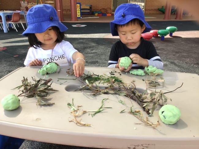 childcare rossmore - kids learning